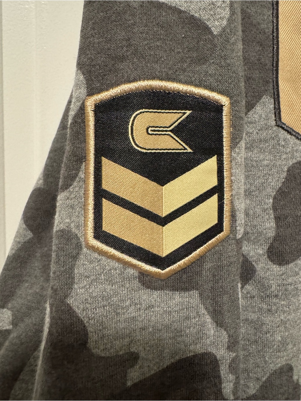 Georgia Bulldogs Camo Crewneck Sweatshirt with military design - Picture 6 of 10
